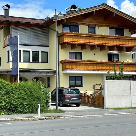 Haus Laubreuter Apartment Kaprun Bagian luar foto
