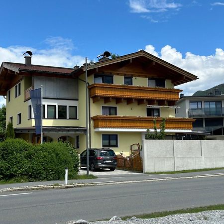 Haus Laubreuter Apartment Kaprun Bagian luar foto