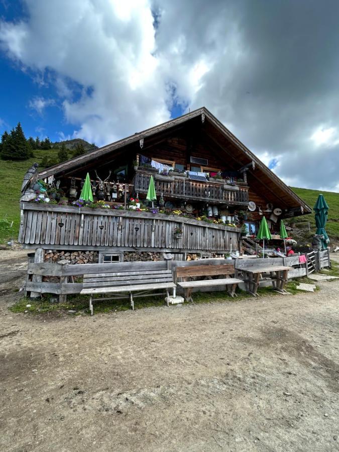 Haus Laubreuter Apartment Kaprun Bagian luar foto