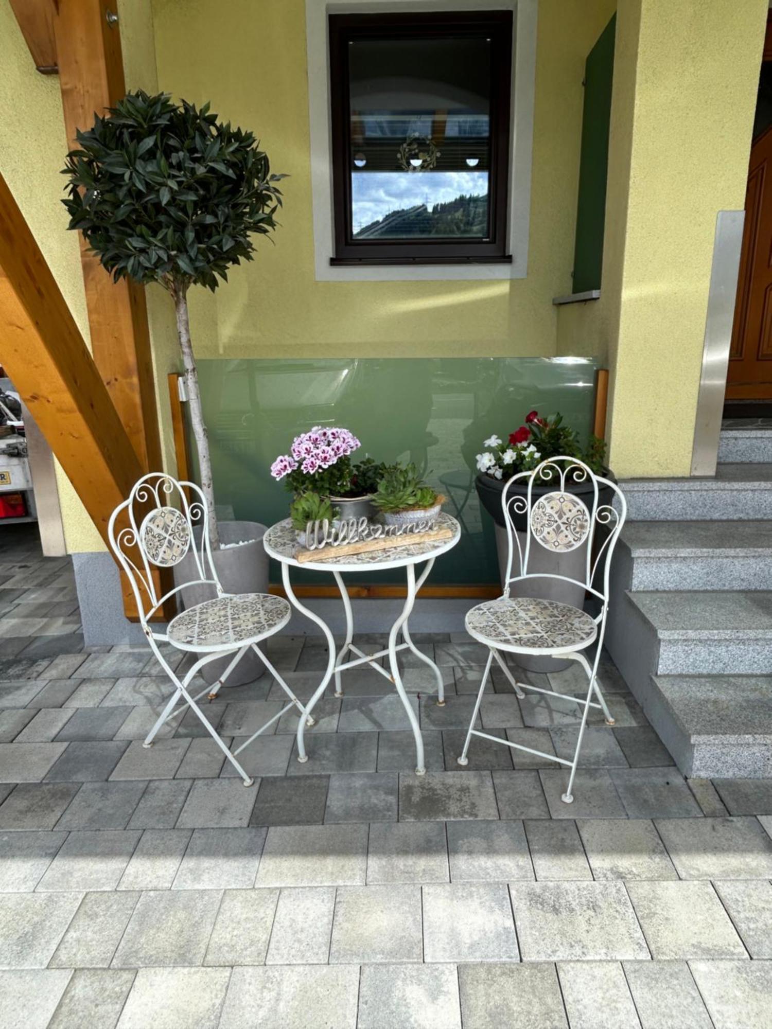 Haus Laubreuter Apartment Kaprun Bagian luar foto
